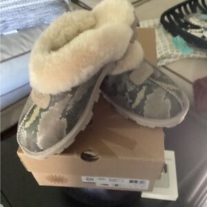 Uggs Women’s Croquette Slippers, Snake print, Size 9, NWB
